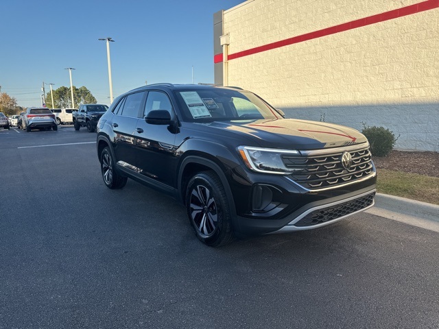 2024 Volkswagen Atlas Cross Sport SE's photo