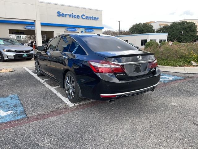 2017 Honda Accord Touring photo 2