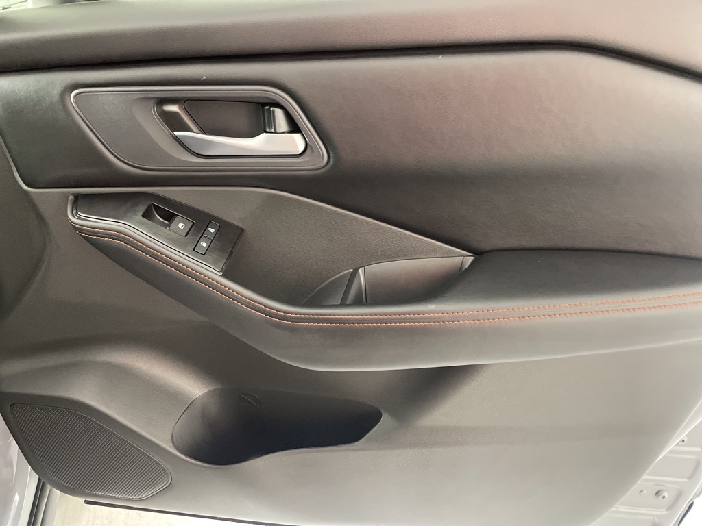 2026 Nissan Rogue SV photo 40