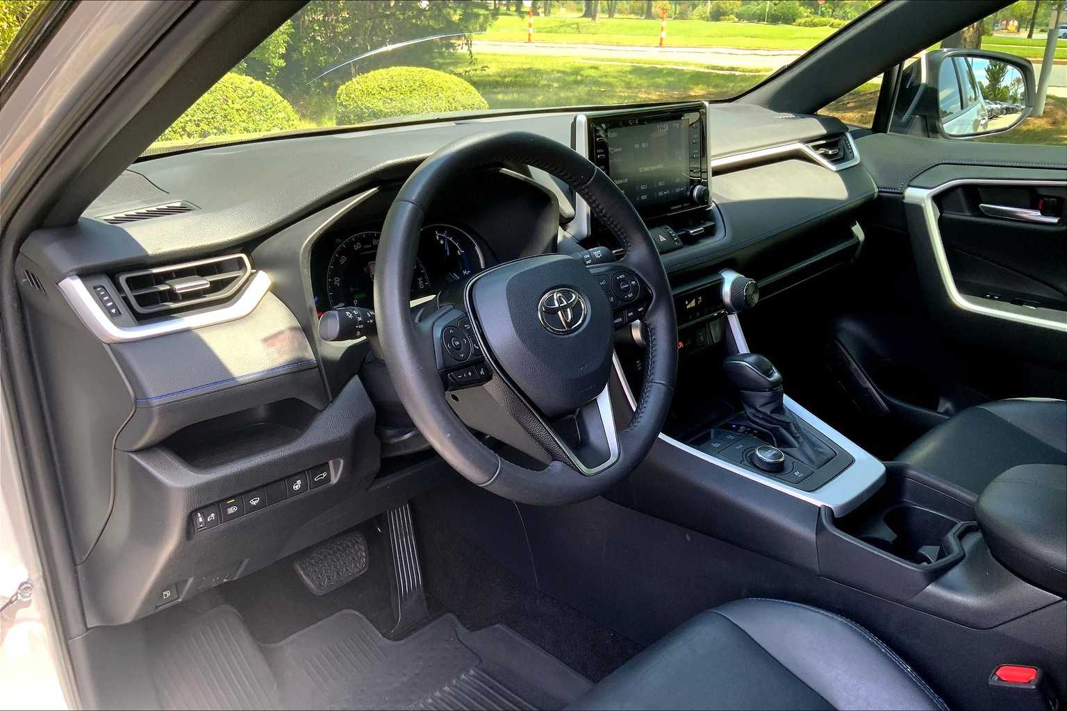 2021 Toyota RAV4 Hybrid XSE photo 12