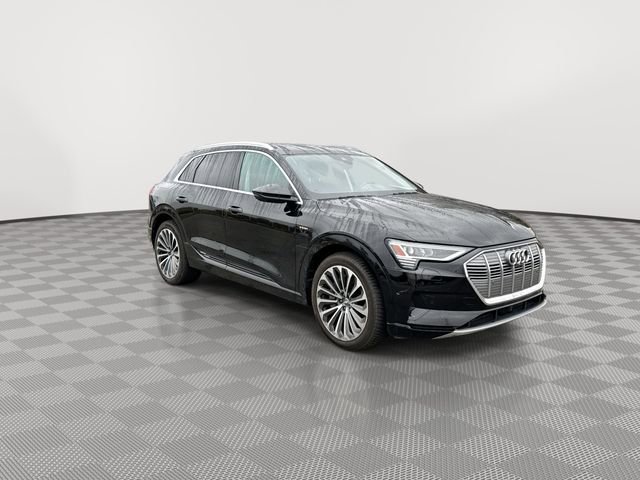 2019 Audi e-tron Prestige photo 2