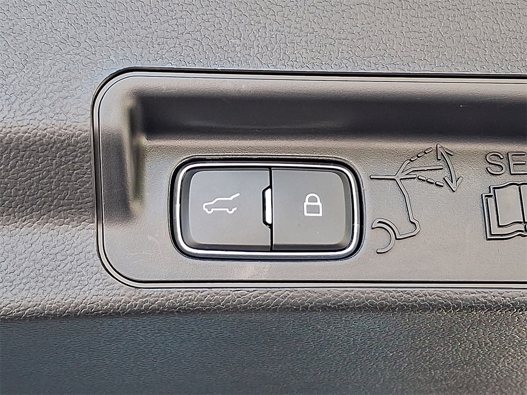 2023 Ford Explorer ST photo 26