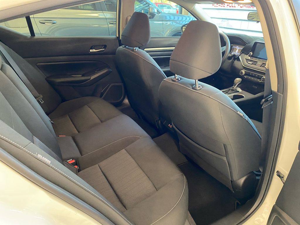 2022 Nissan Altima 2.5 SV photo 11