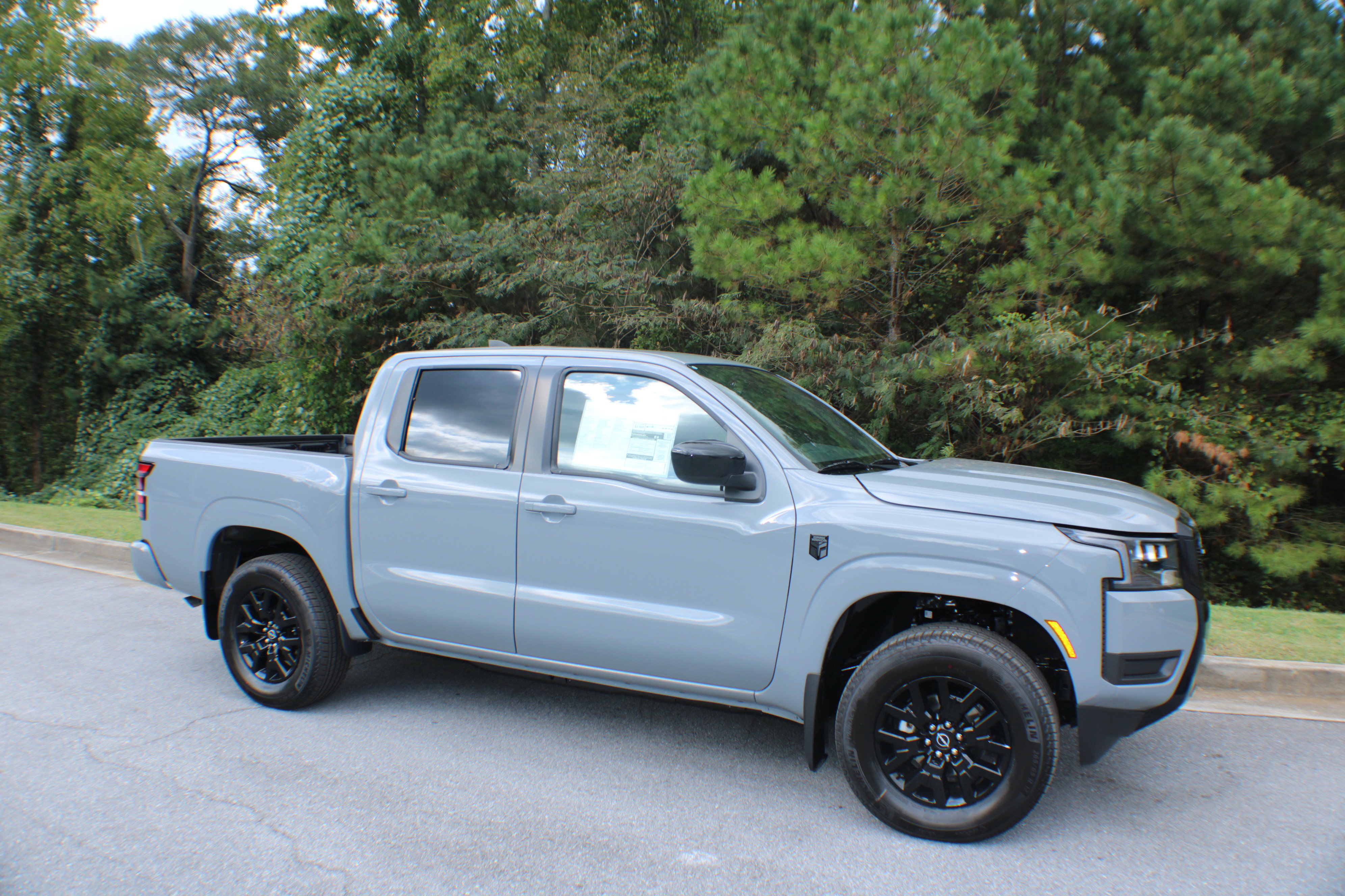 2026 Nissan Frontier SV's photo