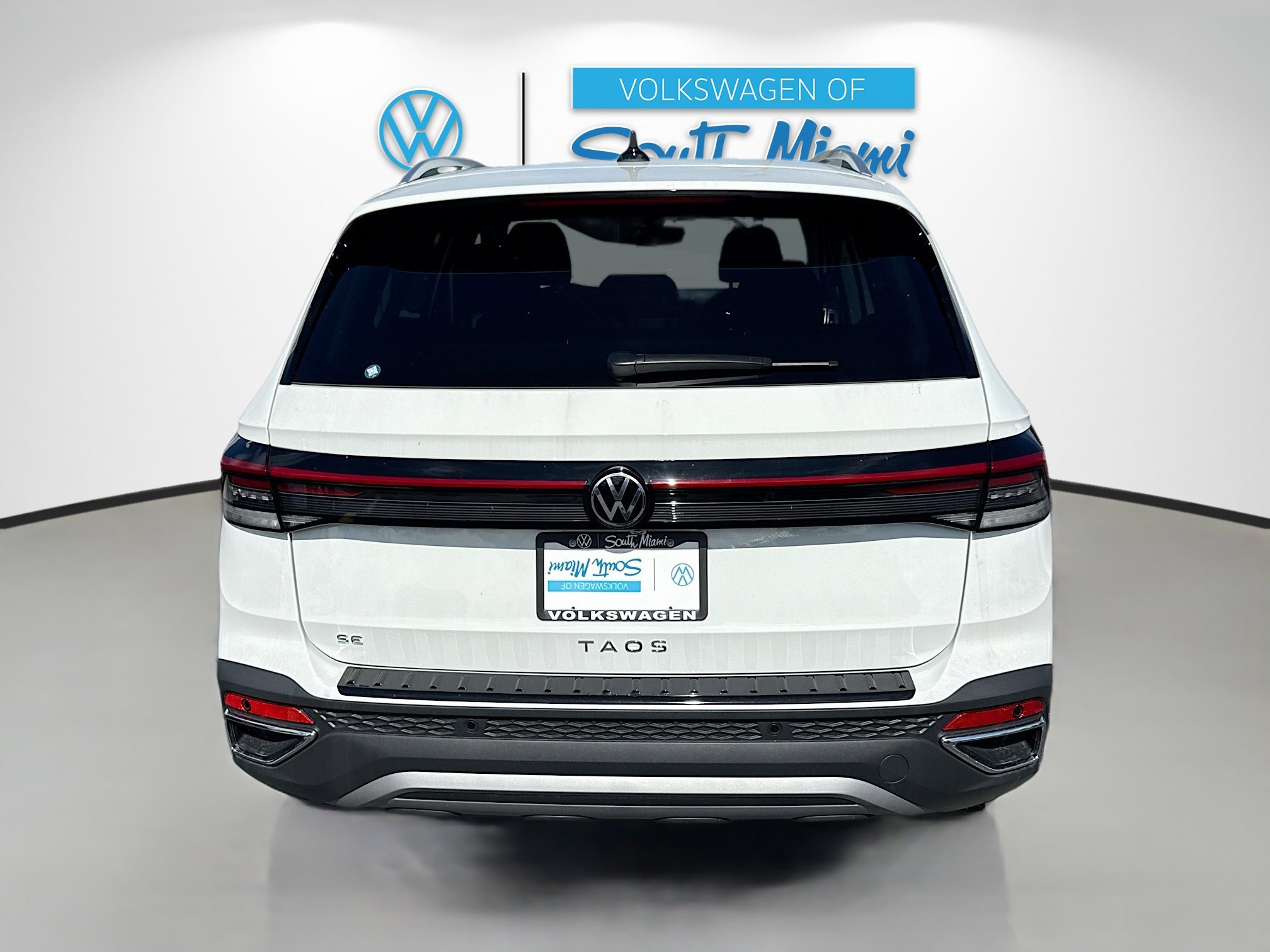 2025 Volkswagen Taos SE photo 3
