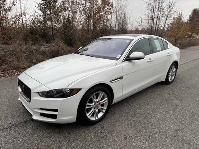 2018 Jaguar XE Premium's photo