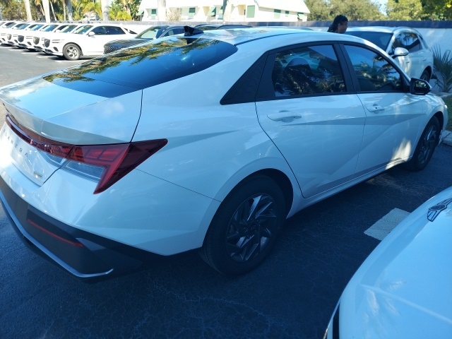 2024 Hyundai Elantra Hybrid Blue photo 2
