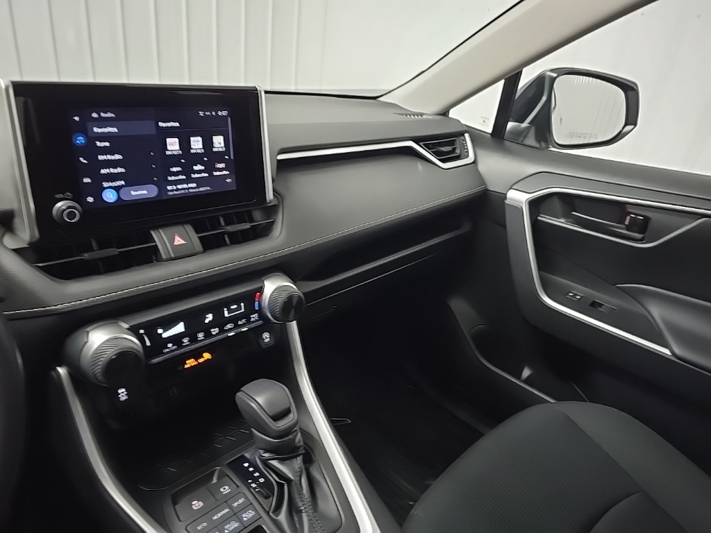 2023 Toyota RAV4 LE photo 25