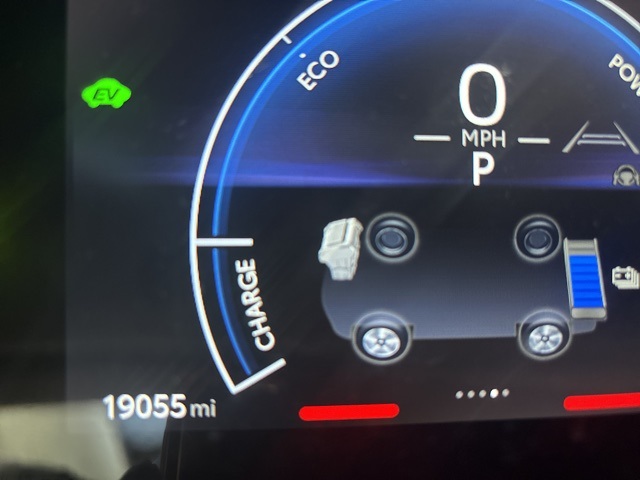 2025 Toyota Camry LE photo 4