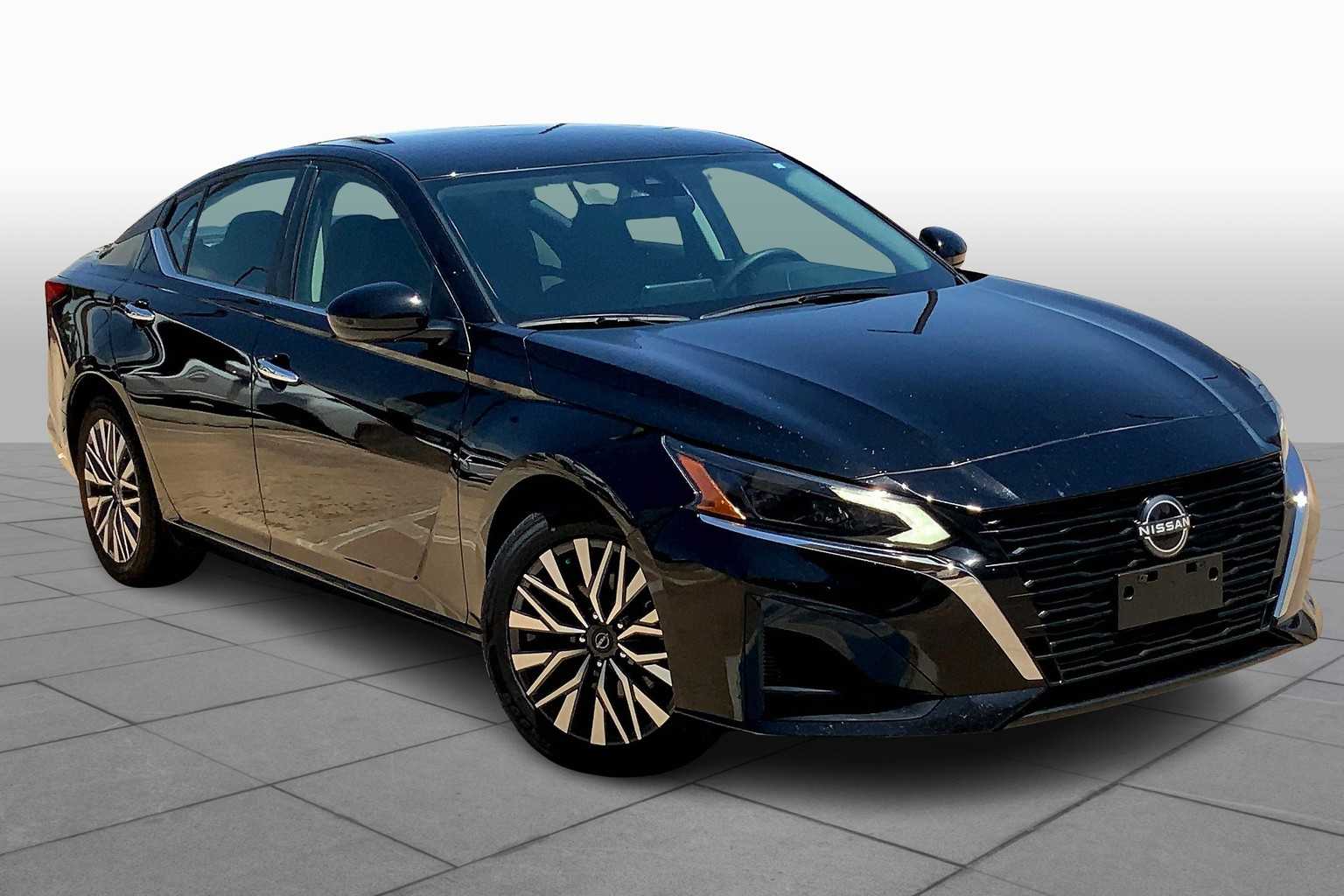 2023 Nissan Altima 2.5 SV photo 2