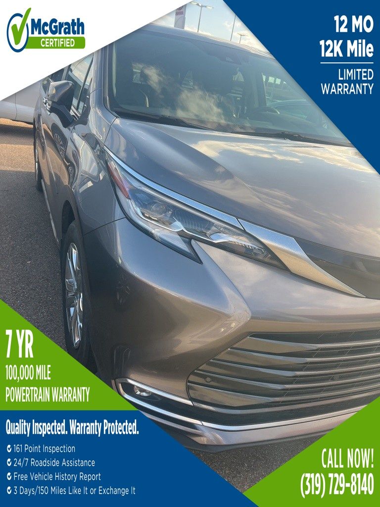 2022 Toyota Sienna Platinum's photo