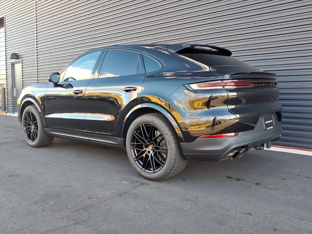 2025 Porsche Cayenne photo 3