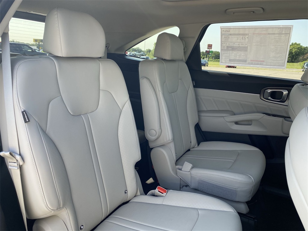 2025 Kia Sorento SX photo 11