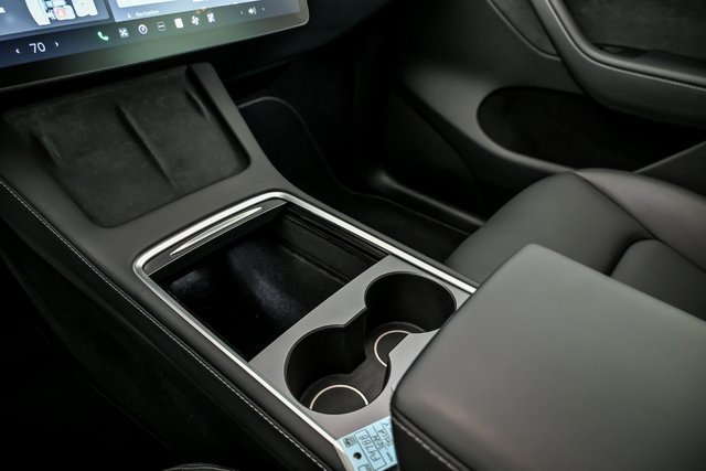 2024 Tesla Model Y Long Range photo 24