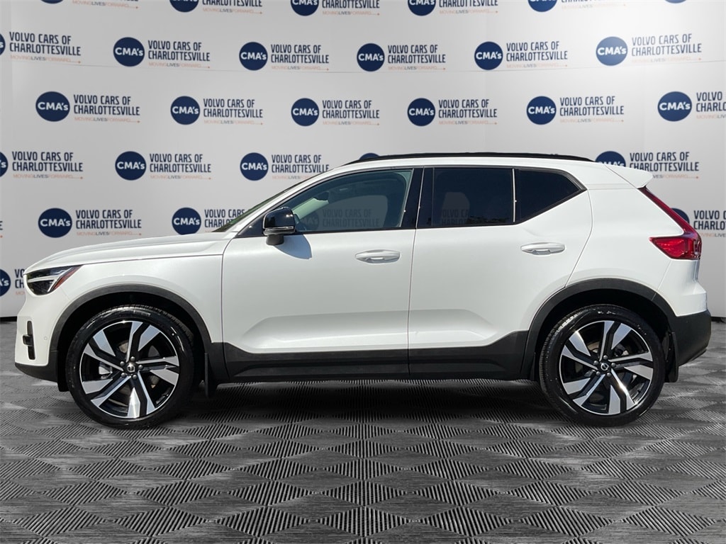 2023 Volvo XC40 AWD Ultimate photo 2
