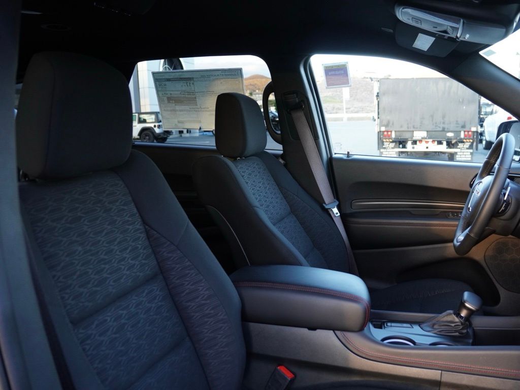 New 2025 Diamond Black Clear-Coat Exterior Paint Dodge R/T Blacktop image 23