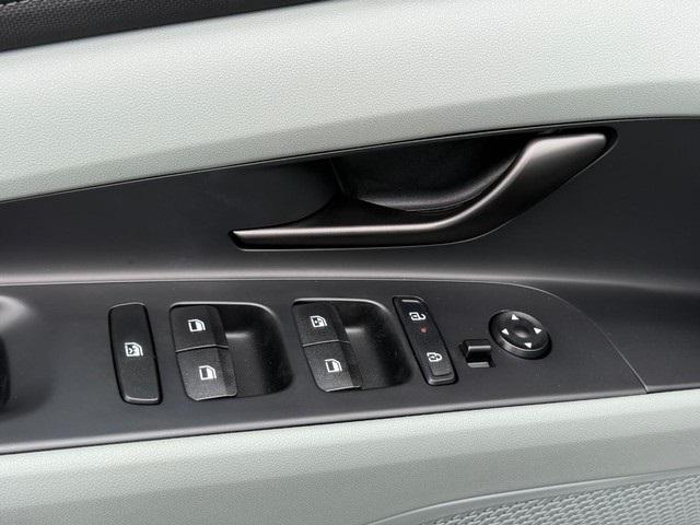 2025 Hyundai Elantra Hybrid Limited photo 16