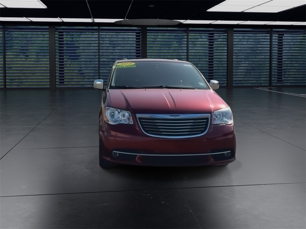 2014 Chrysler Town & Country photo 3