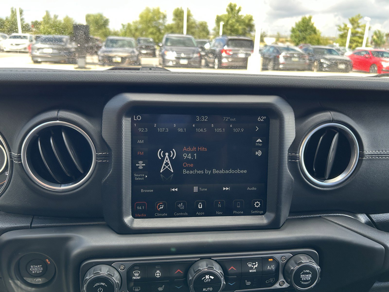 2020 Jeep Wrangler Unlimited Sahara photo 27