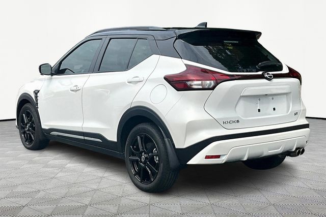 2024 Nissan Kicks SR photo 3