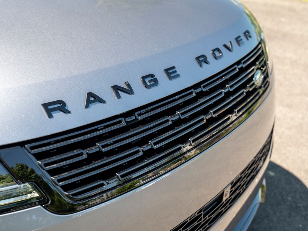 2025 Land Rover Range Rover Sport SE photo 16