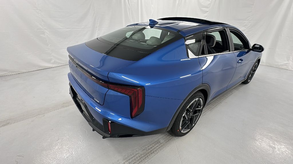 2025 Kia K4 GT-Line photo 3