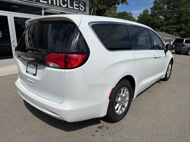 2023 Chrysler Voyager LX photo 2