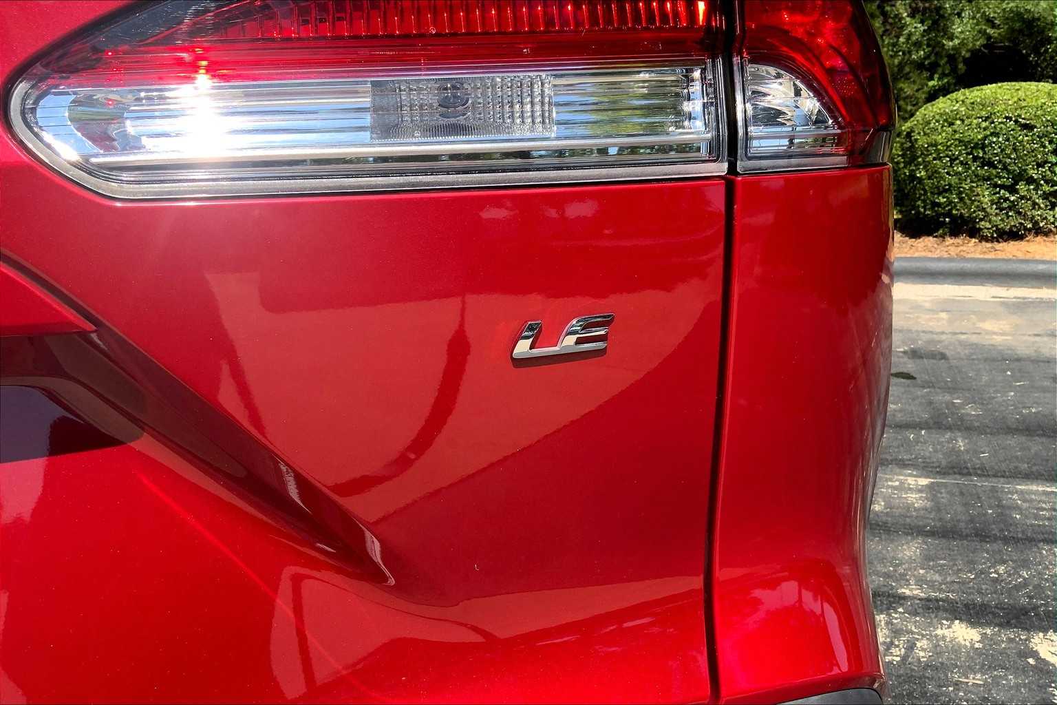 2022 Toyota Corolla Cross LE photo 9