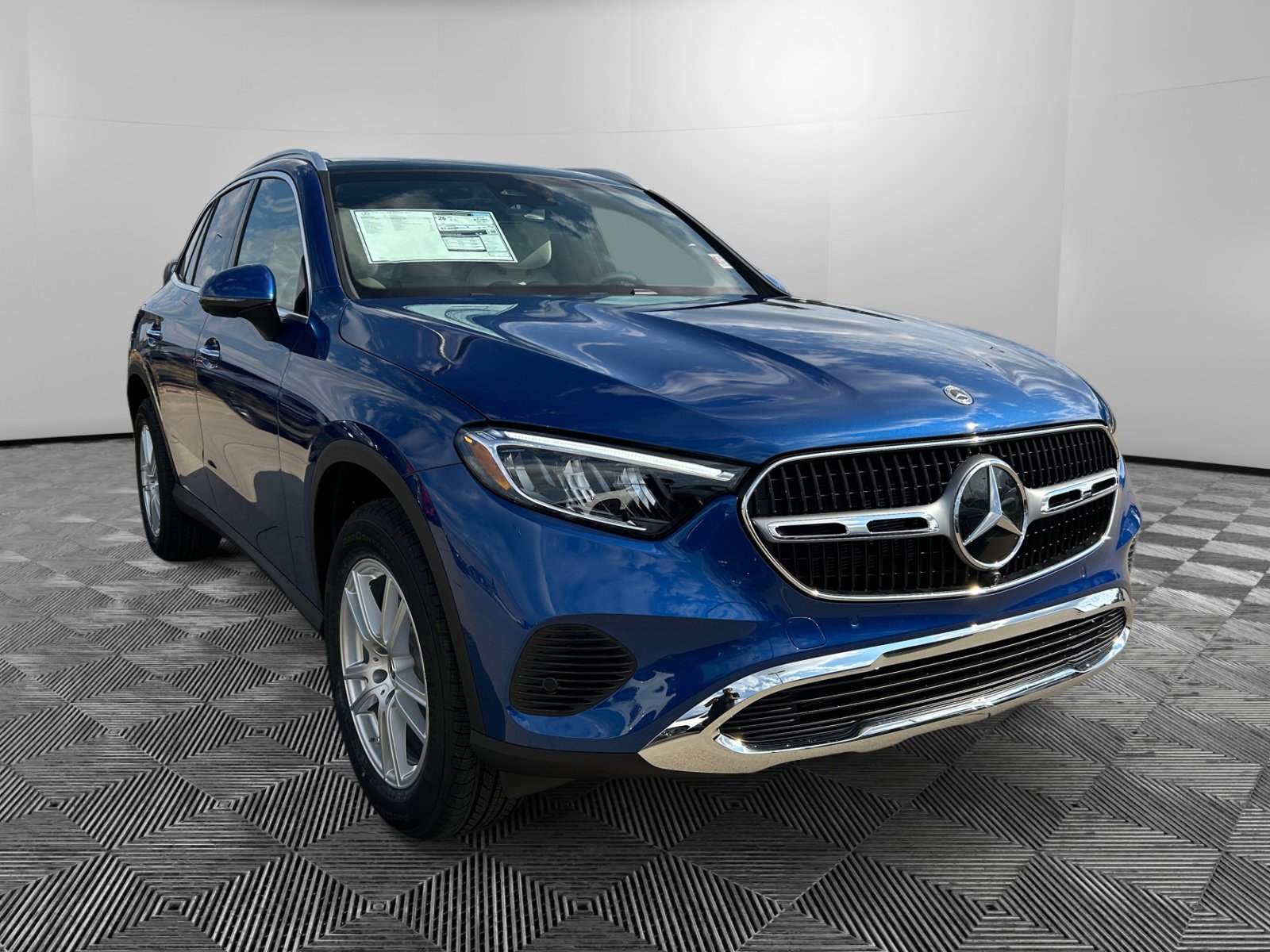 2026 Mercedes-Benz GLC Base's photo