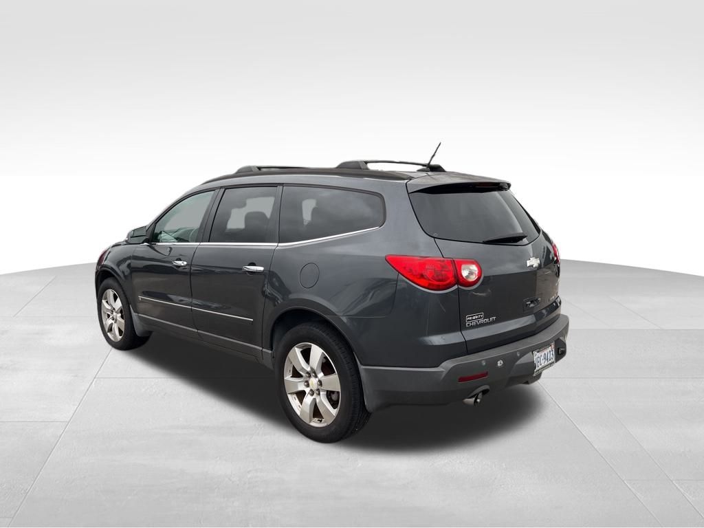 2009 Chevrolet Traverse LTZ photo 2