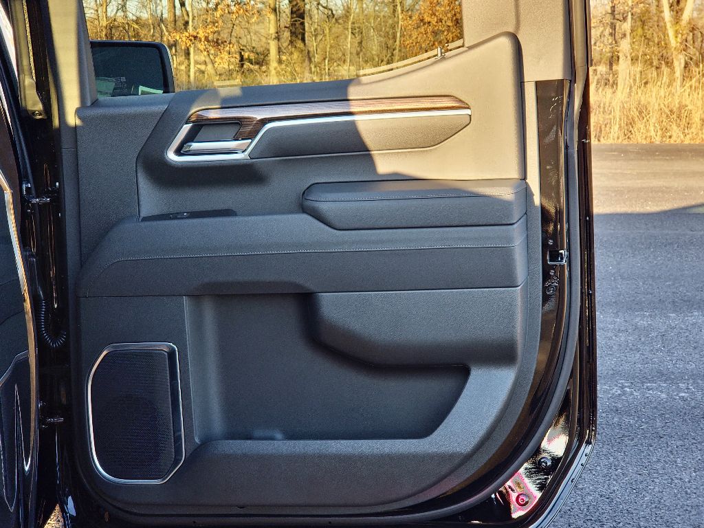 2025 Chevrolet Silverado 1500 RST photo 21