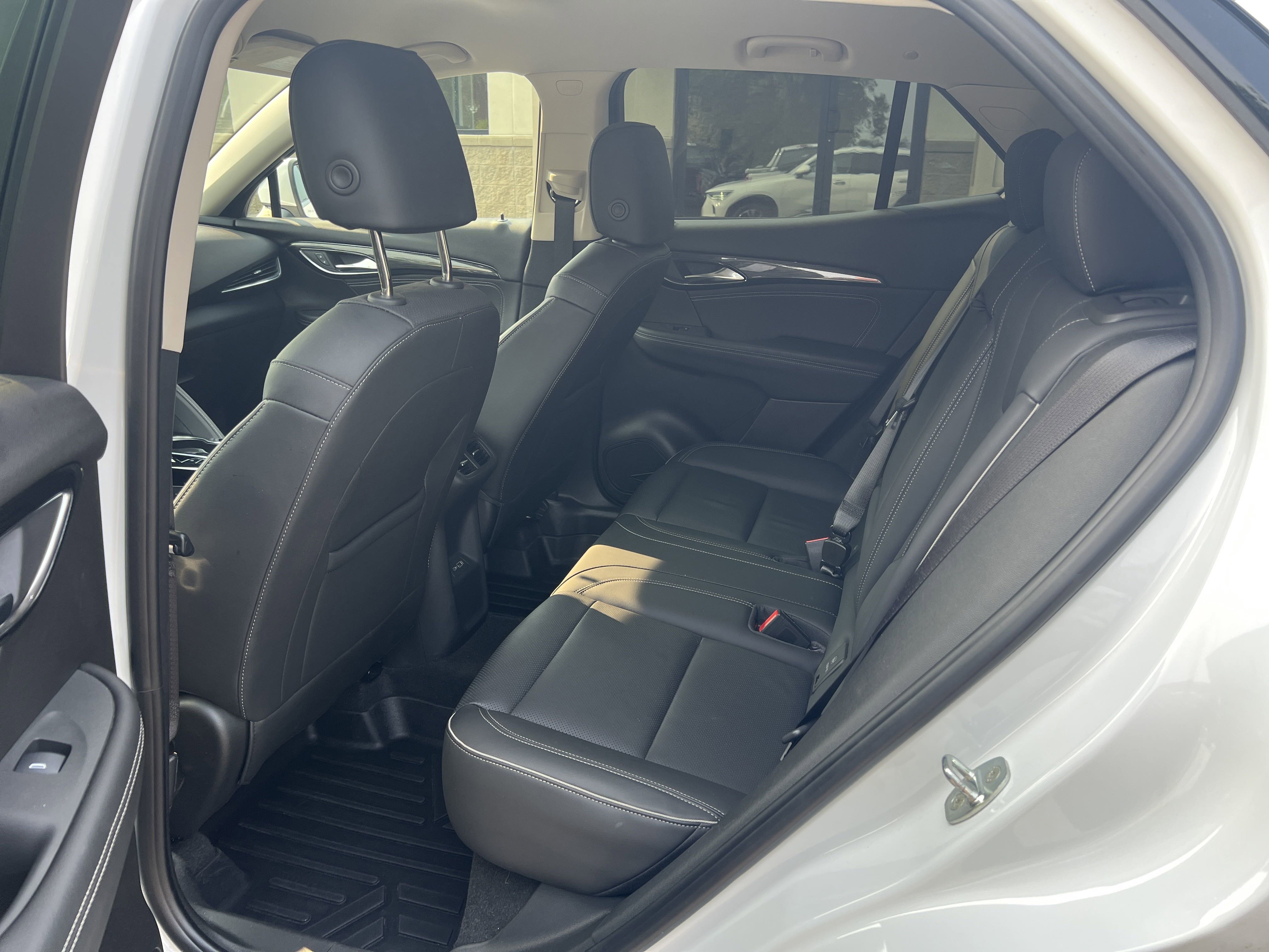 2023 Buick Envision Essence photo 2