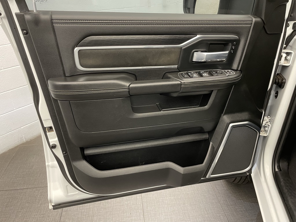 2024 Ram 3500 Laramie photo 19
