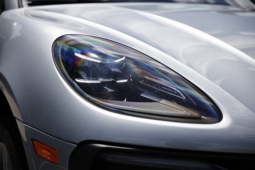 2024 Porsche Macan T photo 16