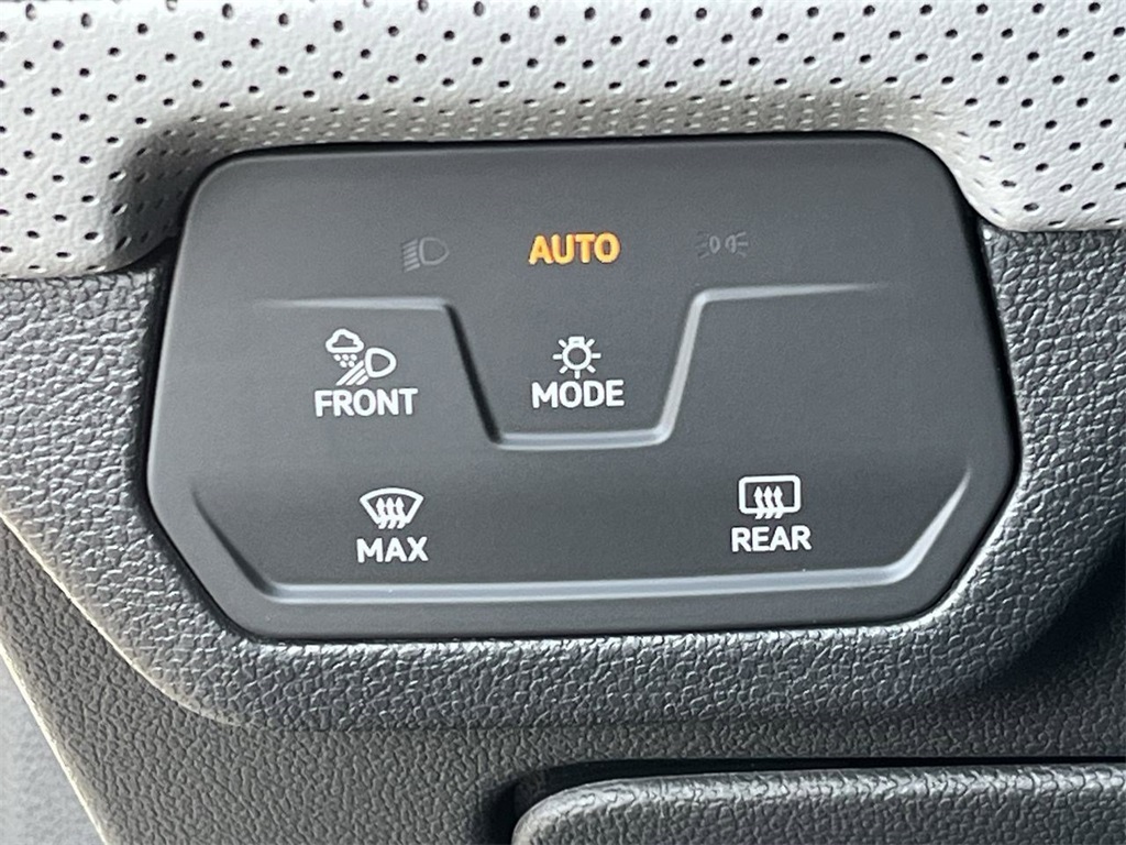 2025 Volkswagen Atlas Peak Edition photo 17