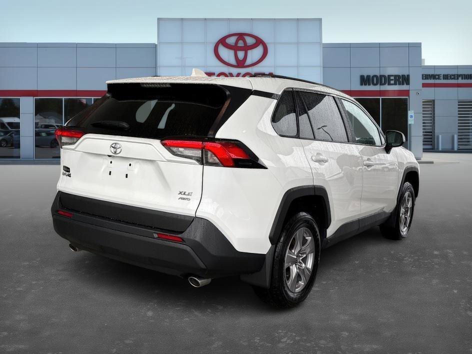 2025 Toyota RAV4 XLE photo 3