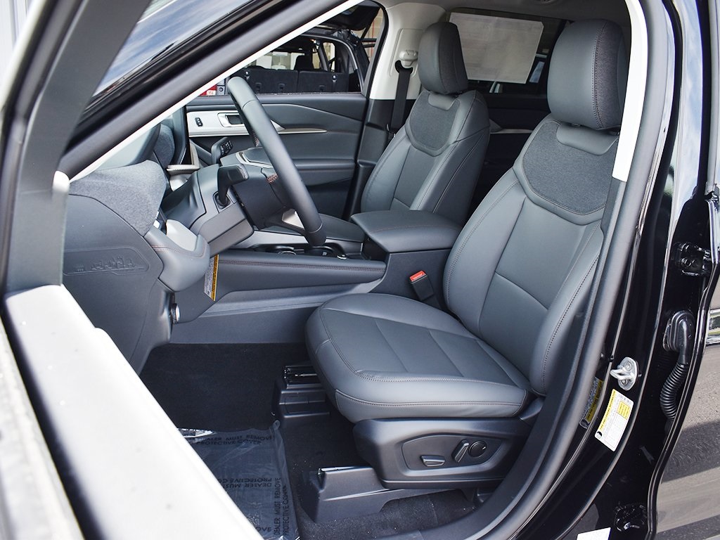 2025 Ford Explorer photo 5