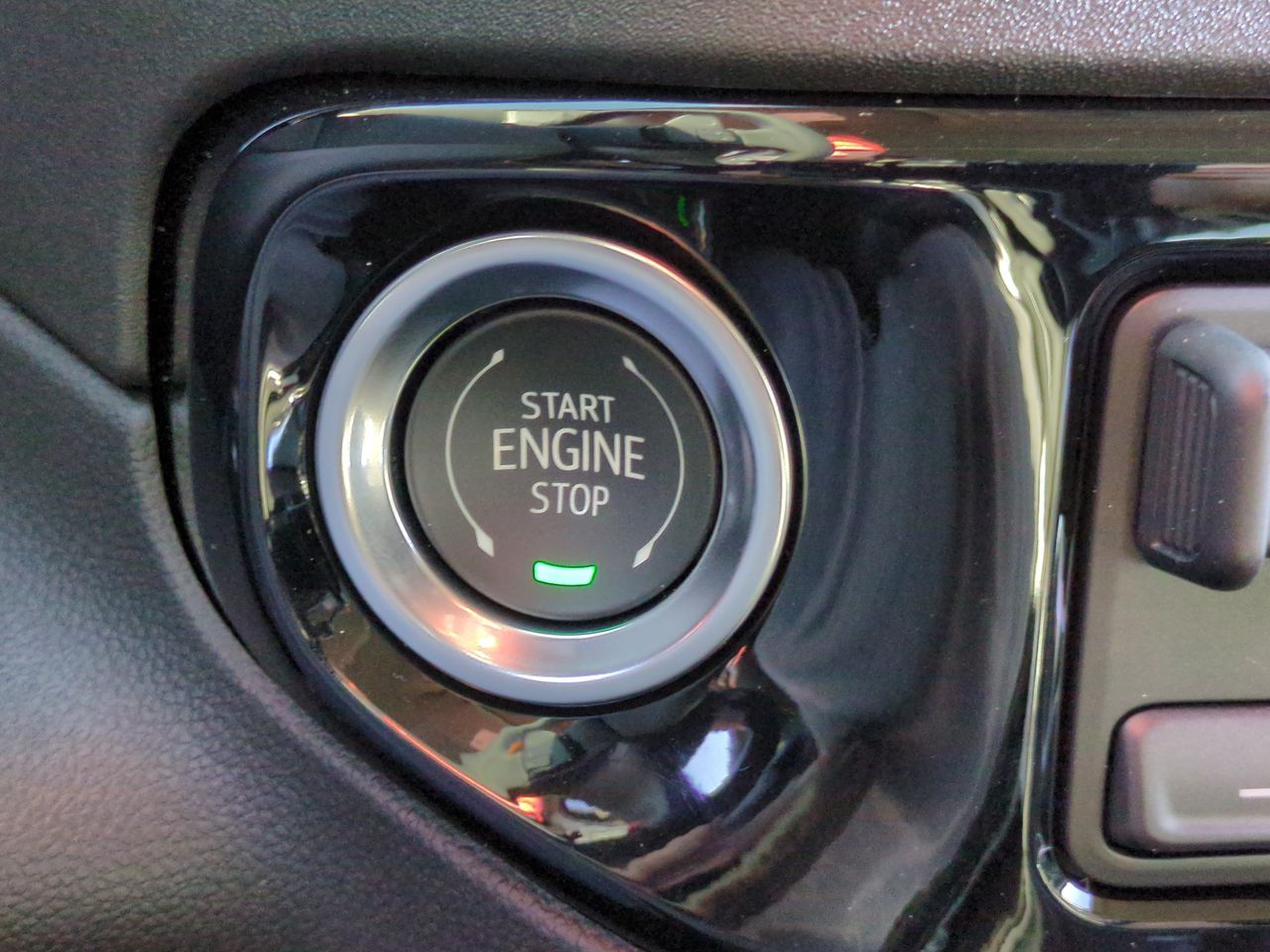 2025 Chevrolet Silverado 1500 RST photo 17