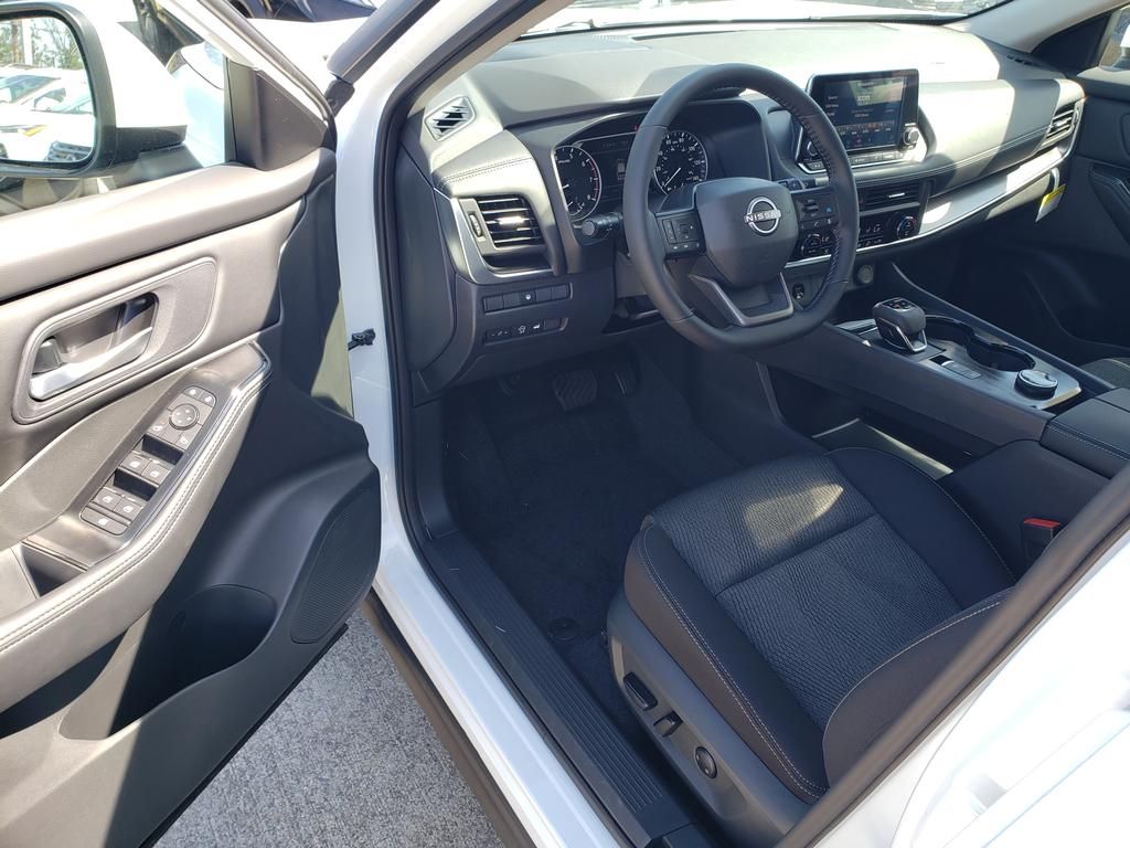 2026 Nissan Rogue SV photo 5