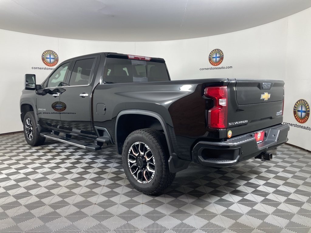 2023 Chevrolet Silverado 2500HD High Country photo 8