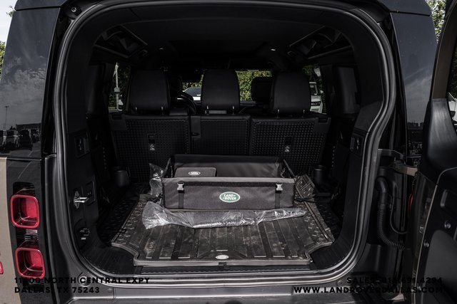 2025 Land Rover Defender 110 X-Dynamic SE photo 40