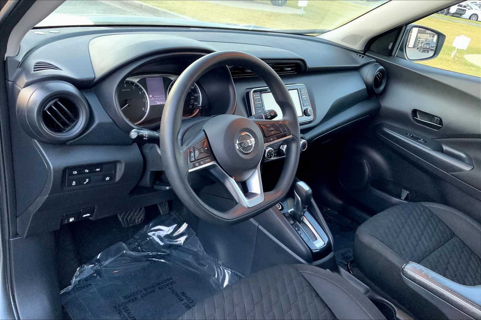 2021 Nissan Kicks S photo 14