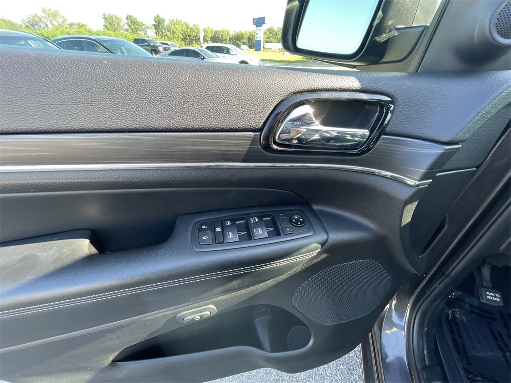 2021 Jeep Grand Cherokee Anniversary Edition photo 12