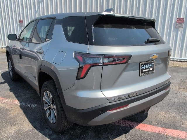 2026 Chevrolet Equinox LT photo 2