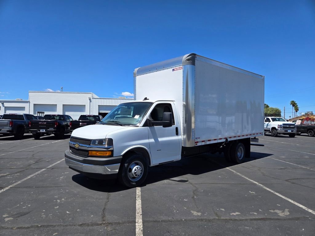 2024 Chevrolet Express Cutaway 3500 photo 3