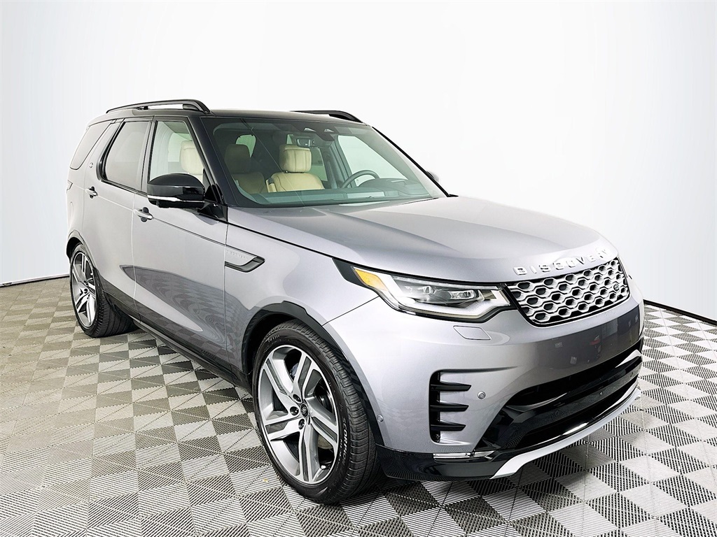 2026 Land Rover Discovery photo 3