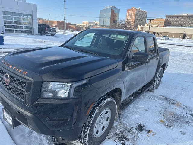 2022 Nissan Frontier S's photo