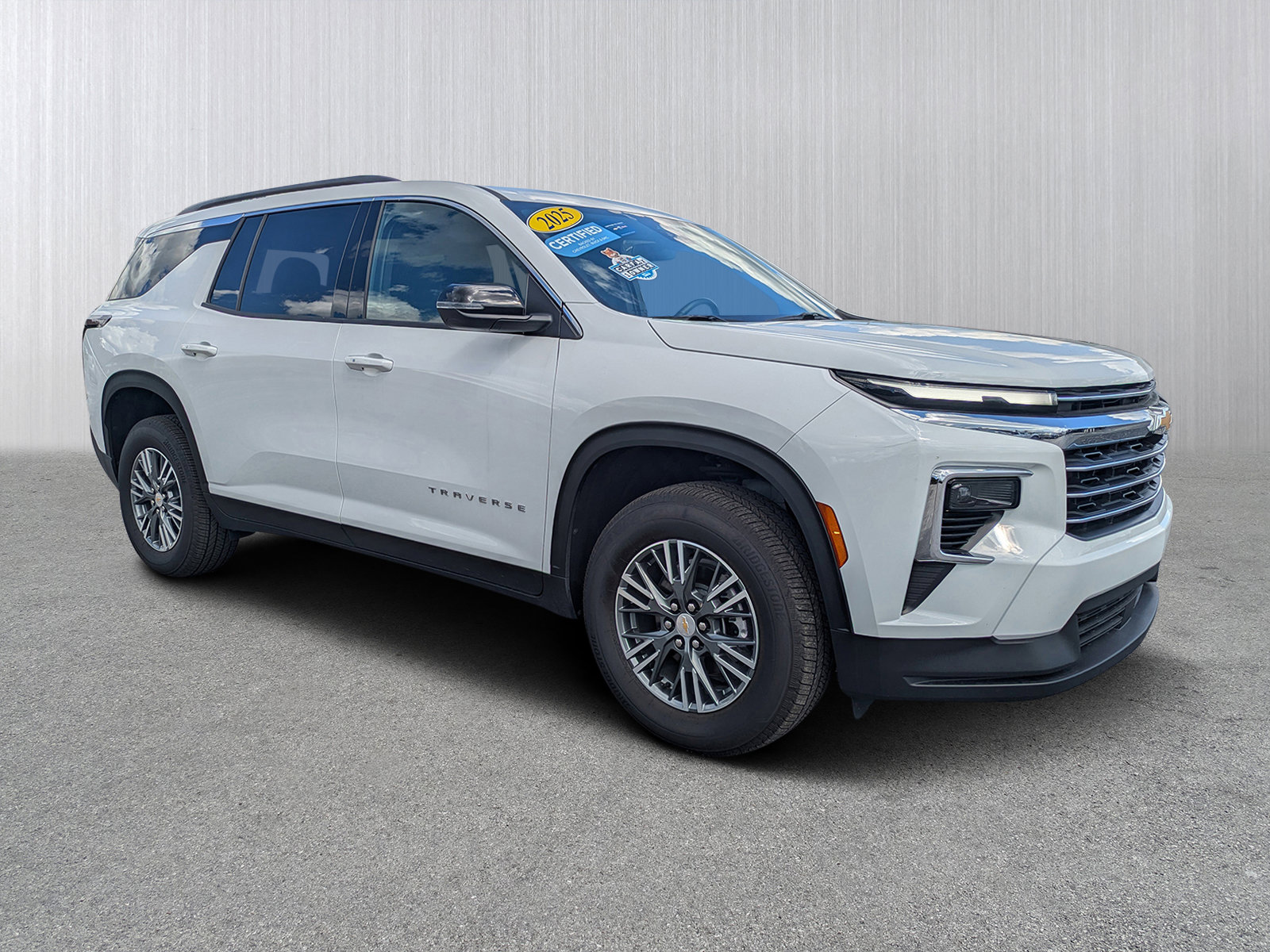 2025 Chevrolet Traverse LT's photo