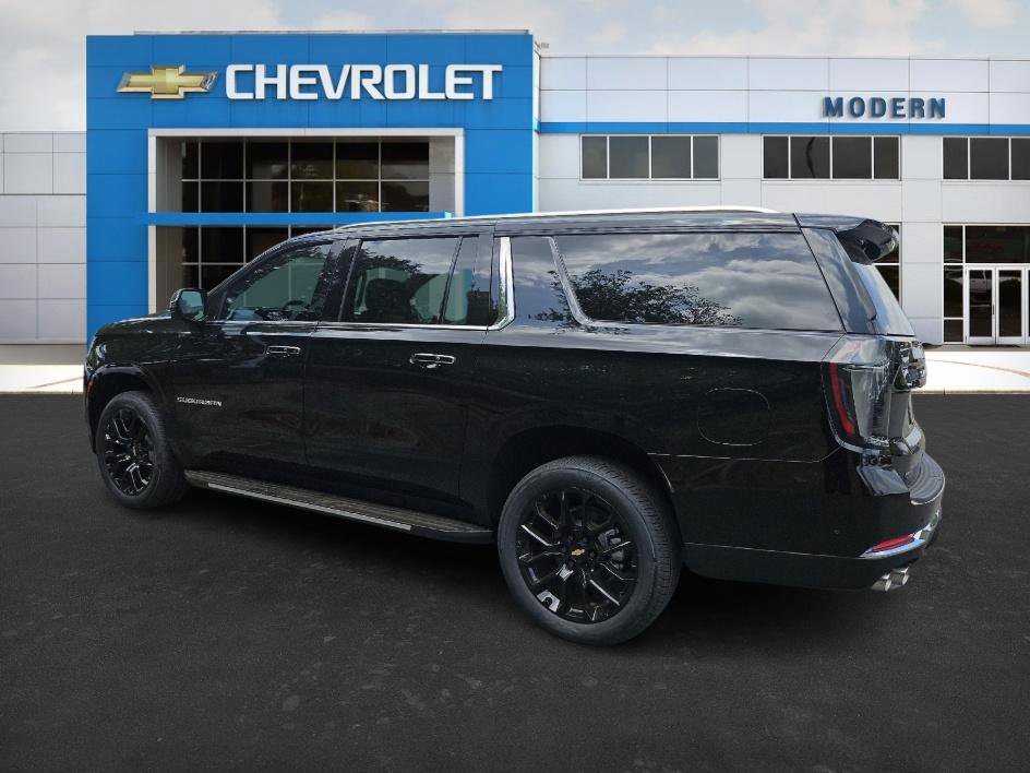2025 Chevrolet Suburban Premier photo 3