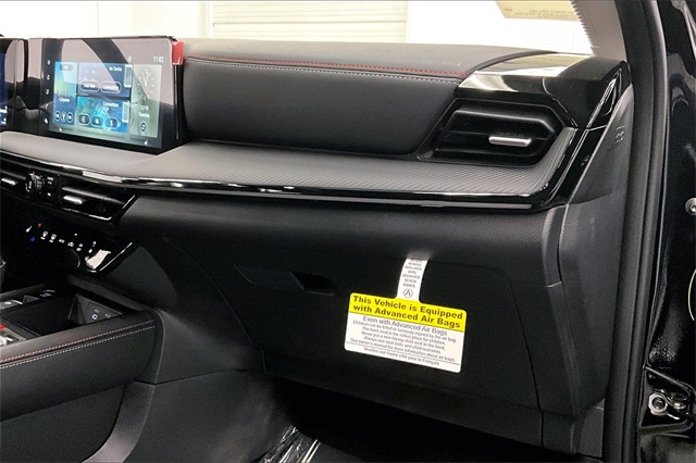 2025 Nissan Kicks SR photo 29